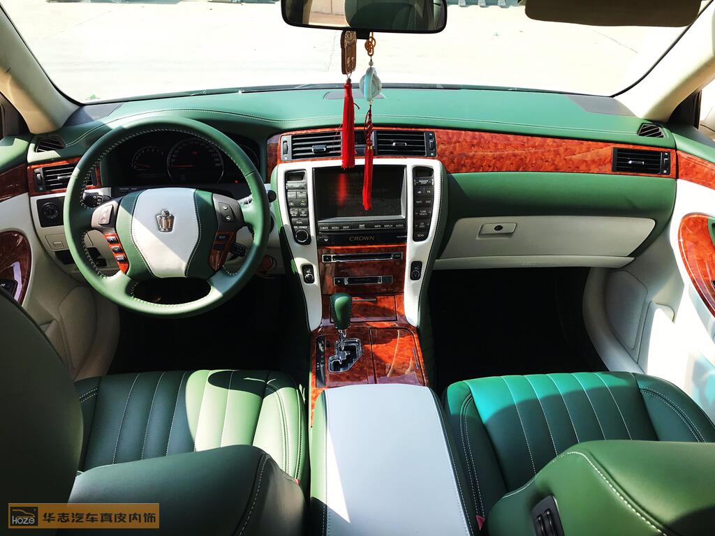 12代皇冠草莓污视频网站祖母绿色内饰