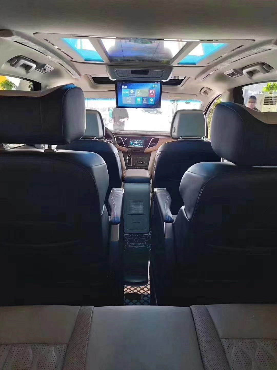 别克GL8商务草莓污视频网站